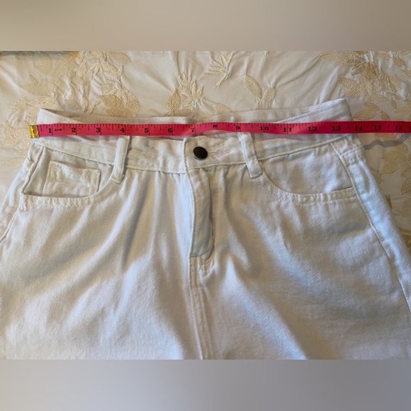 NWOT“JEANS” Sz-L Juniors/58 China- Cute Off White Jean Shorts-Soft Movable Cloth - Picture 2 of 15